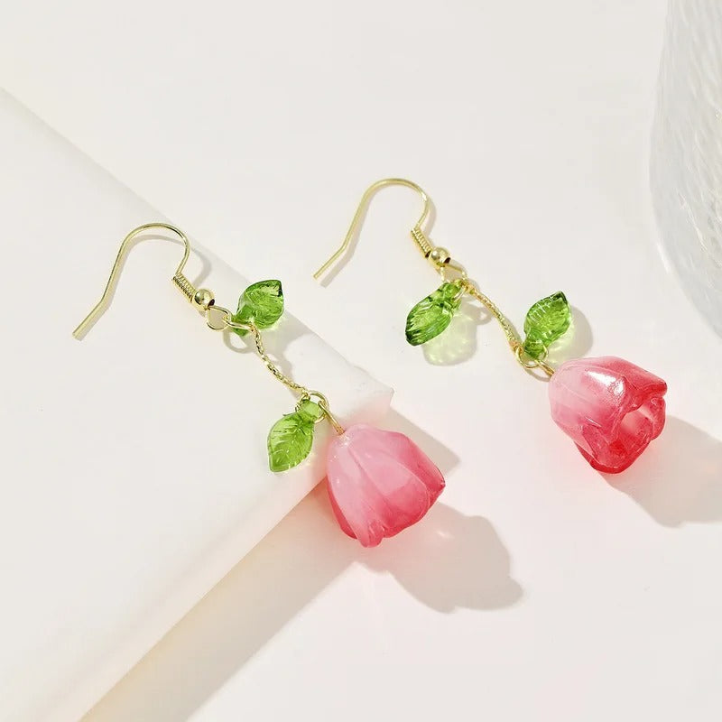 ピンクの花びらのイヤリング