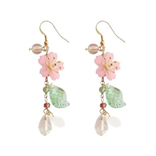 ピンクの花びらのロングタッセルドロップイヤリング