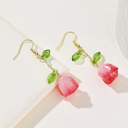 ピンクの花びらのイヤリング